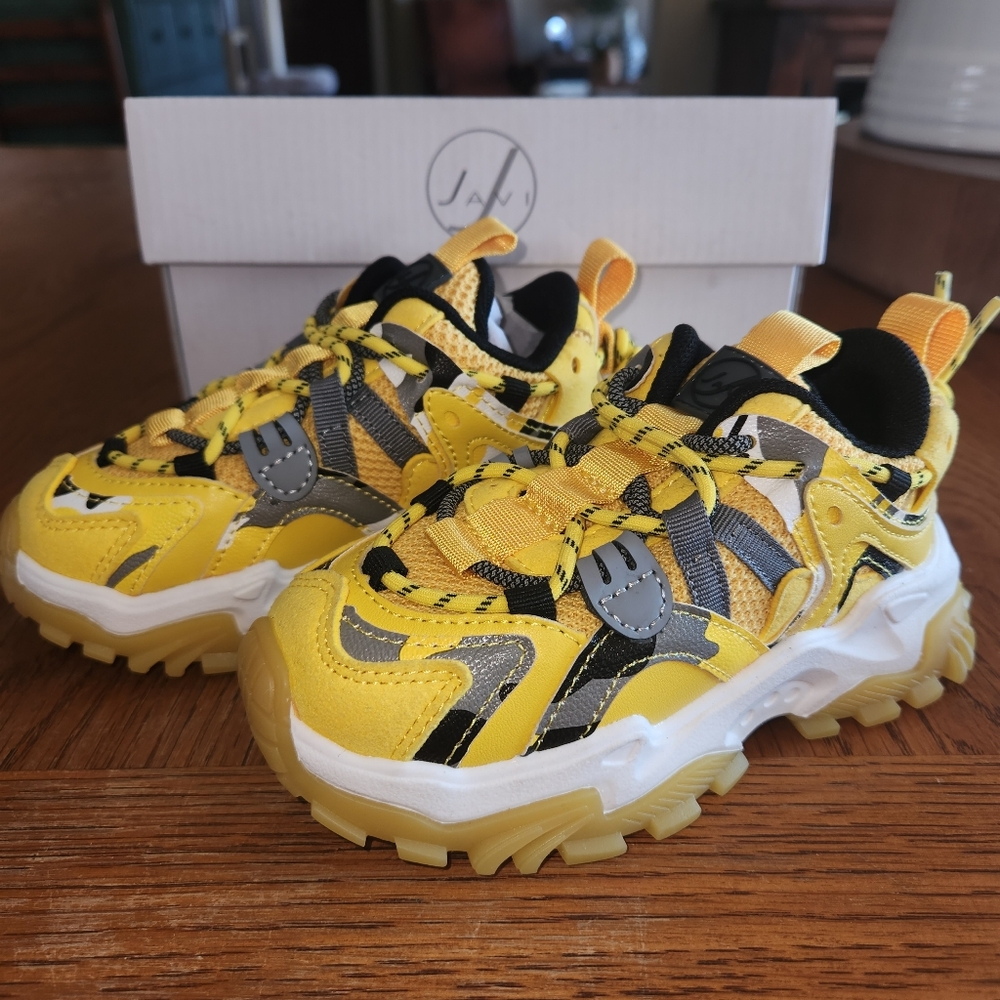 NIB Javi Swipe Yellow Kids Sneakers Size 8C